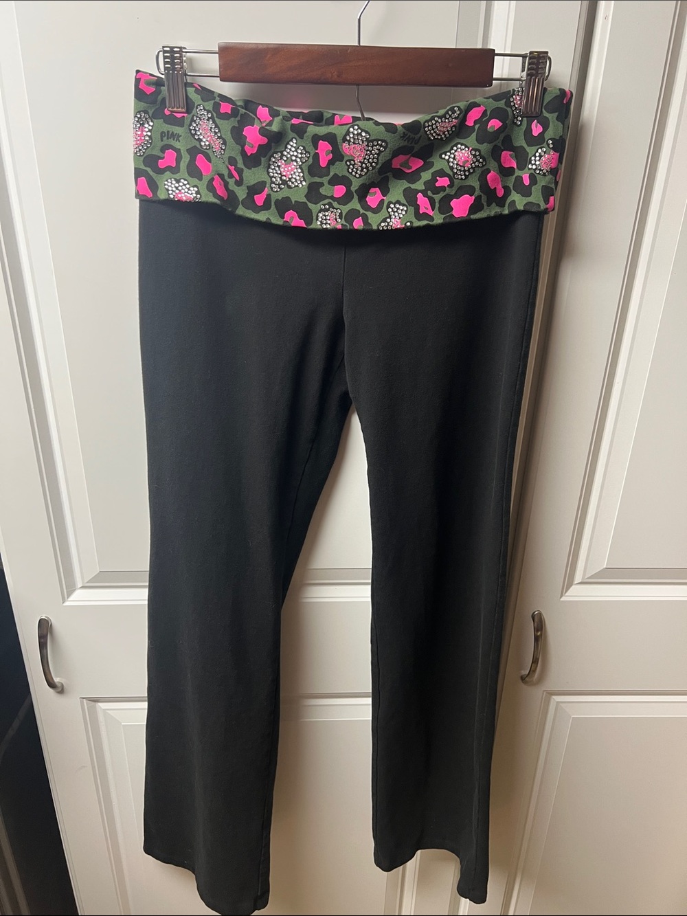 PINK Victoria's Secret Pink & Green Camo Fold-Over Waistband Yoga Pants, L, NWOT